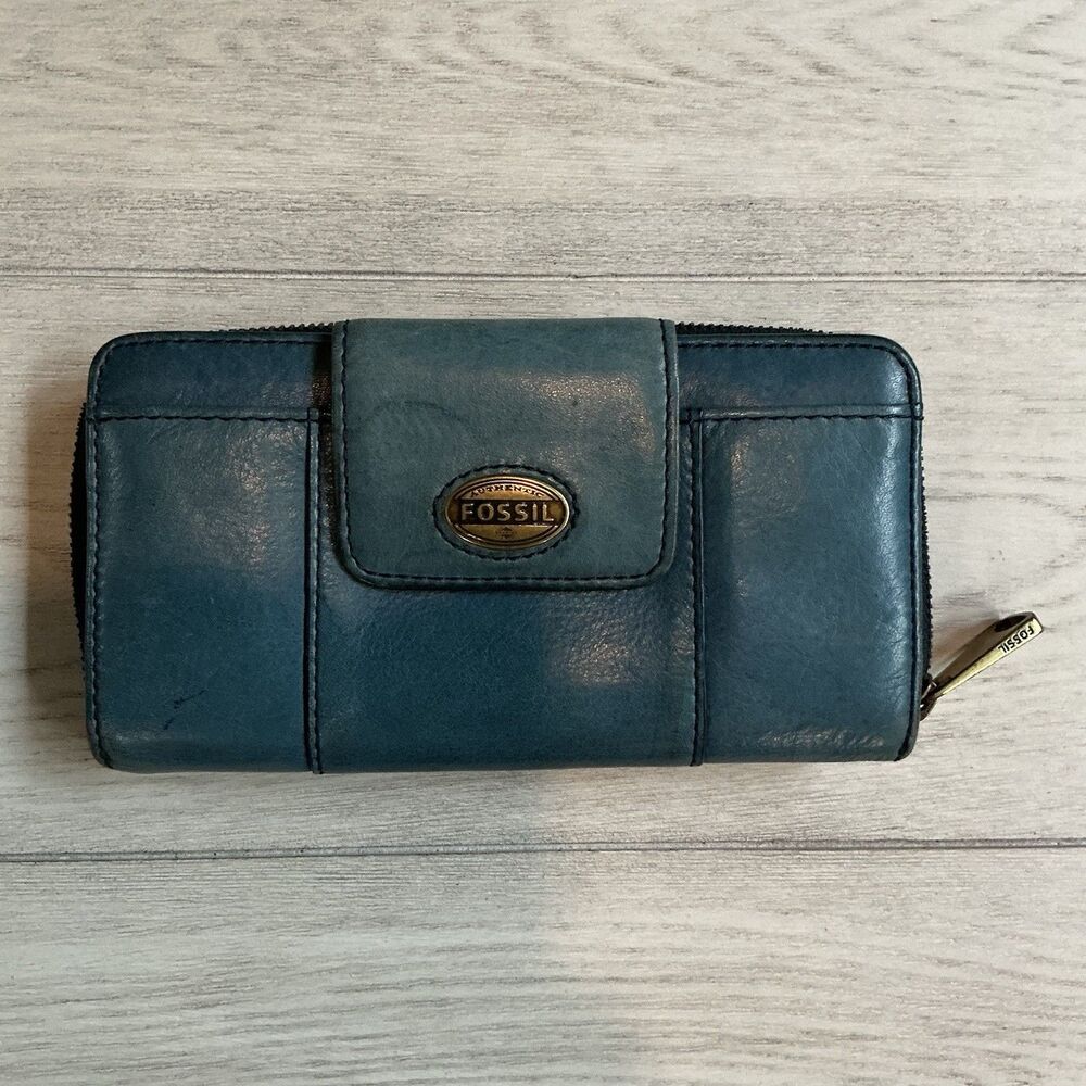 Fossil Explorer Blue Leather Clutch Wallet EUC